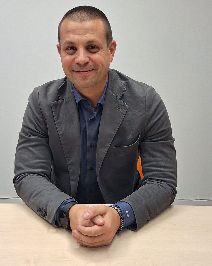 Michele Poletti nel suo studio